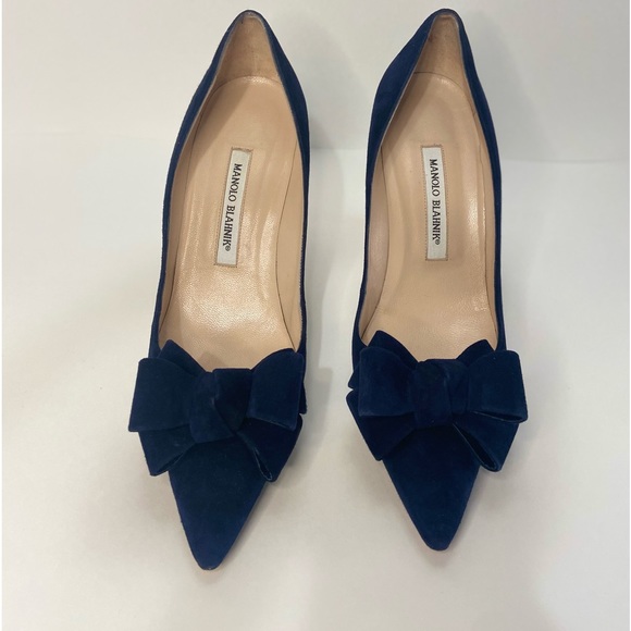 Manolo Blahnik Lisanewbo Suede Pump with Bow | Navy - Picture 3 of 8